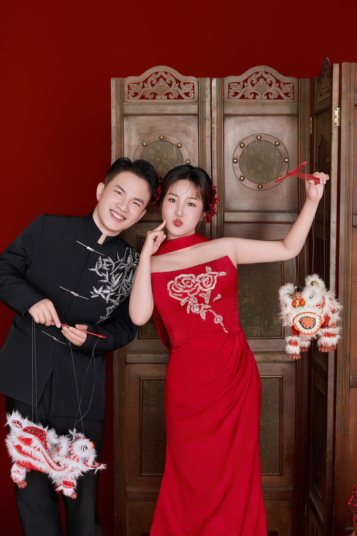 宦宝亮与袁媛媛红妆合影